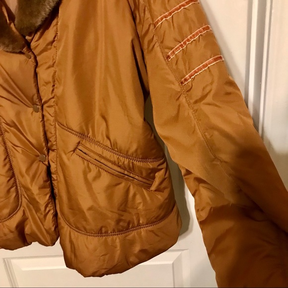 Nice & comfortable golden Puffer coat with faux fur collar, 2 pockets, size 1X - Picture 4 of 12